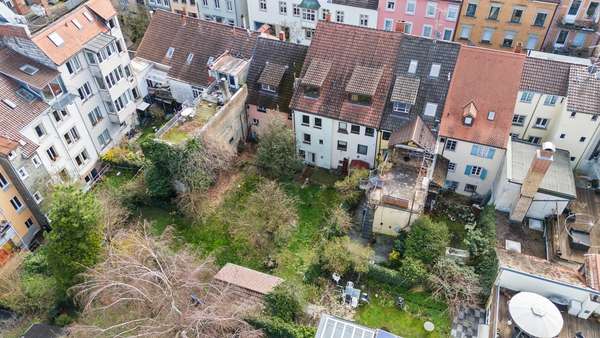 Außenansicht Garten/Haus - Zweifamilienhaus in 78462 Konstanz mit 219m² kaufen