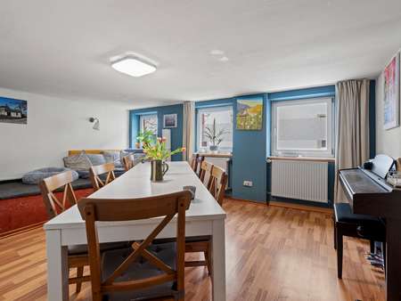 Wohnzimmer - Zweifamilienhaus in 78462 Konstanz mit 219m² kaufen
