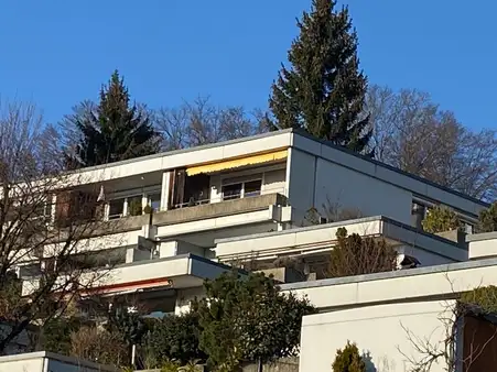 Schicke 2 Zi-Wohnung mit herrlicher Aussicht
- Schnäppchen für Kapitalanleger- 