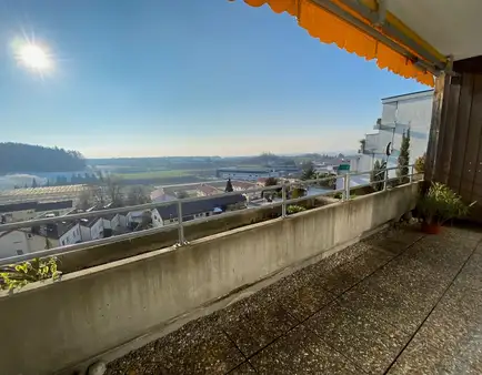 Schicke 2 Zi-Wohnung mit herrlicher Aussicht
- Schnäppchen für Kapitalanleger- 