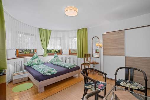 Hochparterre Schlafzimmer 1 - Mehrfamilienhaus in 88046 Friedrichshafen mit 279m² kaufen
