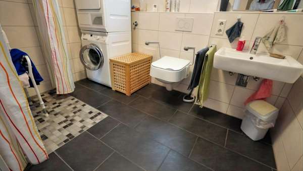 Tageslichtbad mit Dusche - Etagenwohnung in 88693 Deggenhausertal mit 86m² kaufen