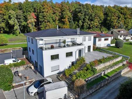 Süd-Westansicht Gesamthaus mit Terrasse und Garten der Wohnung Süd-Westansicht Gesamthaus mit Terrasse und Garten der Wohnung - Erdgeschosswohnung in 88690 Uhldingen-Mühlhofen mit 200m² kaufen