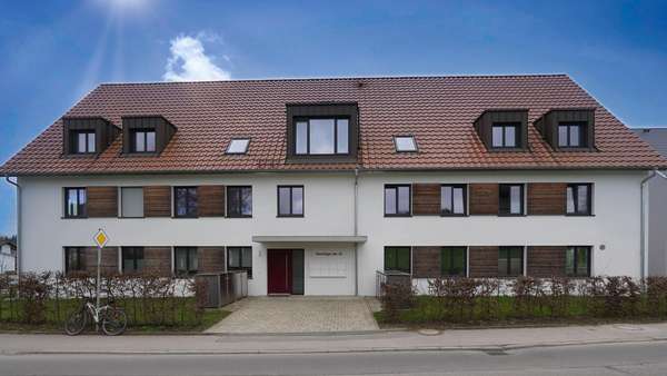 Frontansicht Gesamt-Haus - Erdgeschosswohnung in 88696 Owingen mit 116m² kaufen