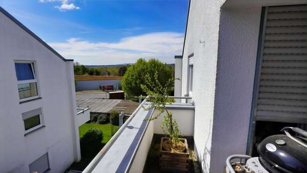 Blick vom Balkon Blick vom Balkon - Dachgeschosswohnung in 88214 Ravensburg mit 68m² kaufen