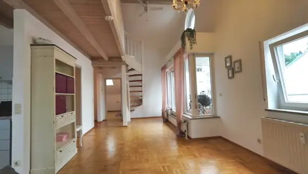 WOHNEN  AM  STADTRAND  IN  BEVORZUGTER  LAGE
