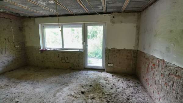 Zimmer 1 mit Zugang Terrasse Zimmer 1 mit Zugang Terrasse - Einfamilienhaus in 88693 Deggenhausertal mit 212m² kaufen