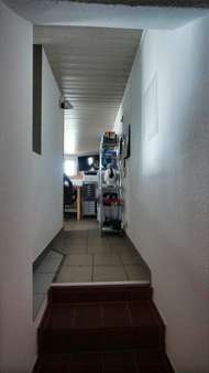 Flur / Treppe Wohnbereich zum Schlafbereich Flur / Treppe Wohnbereich zum Schlafbereich - Souterrain-Wohnung in 88682 Salem mit 58m² kaufen