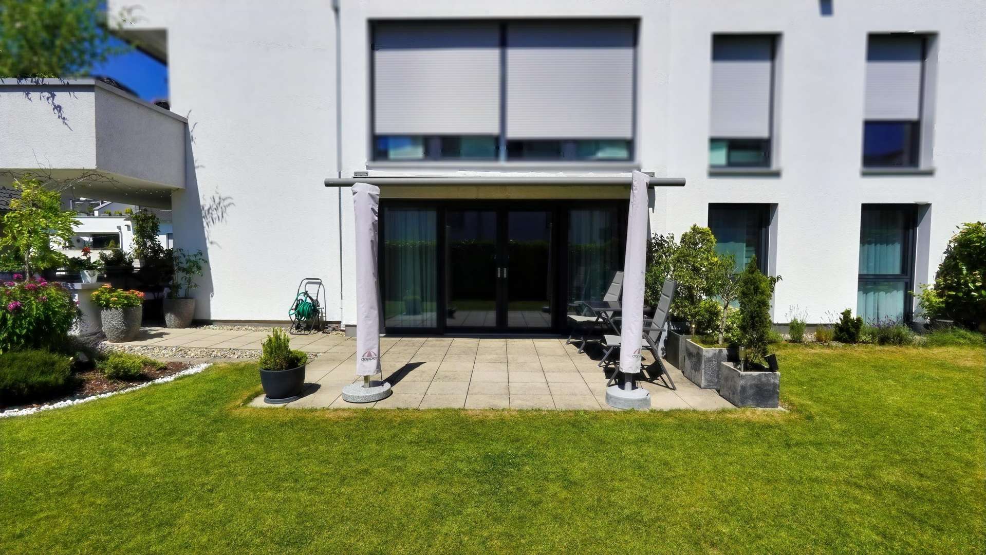 Frontansicht Terrasse u Balkon Frontansicht Terrasse u Balkon - Erdgeschosswohnung in 88048 Friedrichshafen mit 121m² kaufen