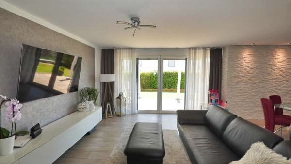 Wohnzimmer-Bereich Wohnzimmer-Bereich - Erdgeschosswohnung in 88048 Friedrichshafen mit 121m² kaufen