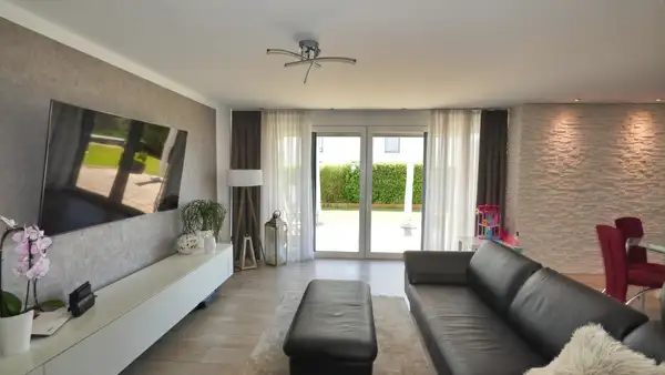 KOMFORTABEL UND EBENERDIG WOHNEN MIT EIGENEM GARTEN - WIE IN EINEM BUNGALOW 