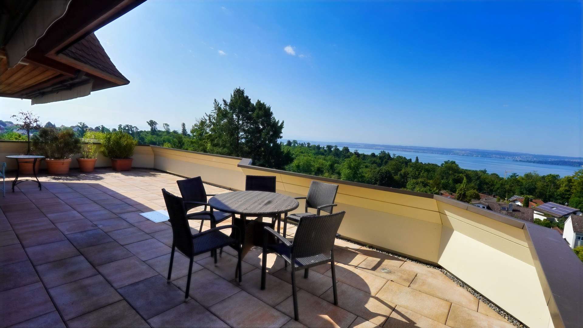 Fernblick auf Bodensee, Alpen und Zepellin Fernblick auf Bodensee, Alpen und Zepellin - Etagenwohnung in 88709 Meersburg mit 78m² kaufen
