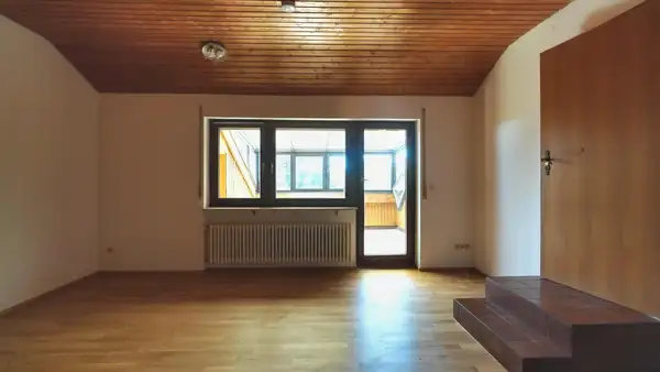 DACHGESCHOSSWOHNUNG MIT SONNEN-LOGGIA