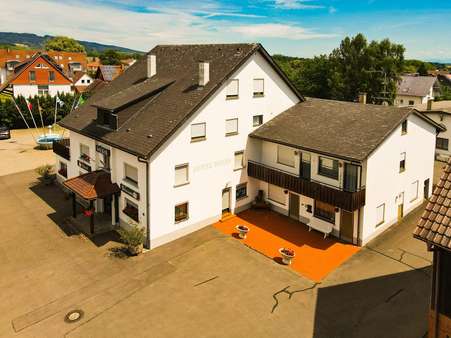 Hotelansicht vorne - Grundstück in 88697 Bermatingen mit 4617m² kaufen