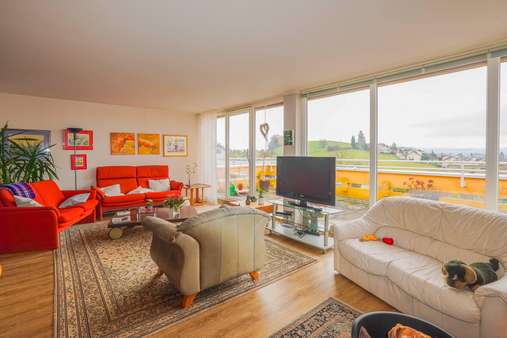Wohnzimmer - Penthouse-Wohnung in 88718 Daisendorf mit 112m² kaufen