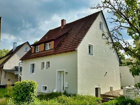 Straßenansicht Zweifamilienhaus - Zweifamilienhaus in 78052 Villingen-Schwenningen mit 205m² kaufen