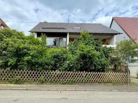 Großzügige 4-Zimmer-Wohnung mit Garage