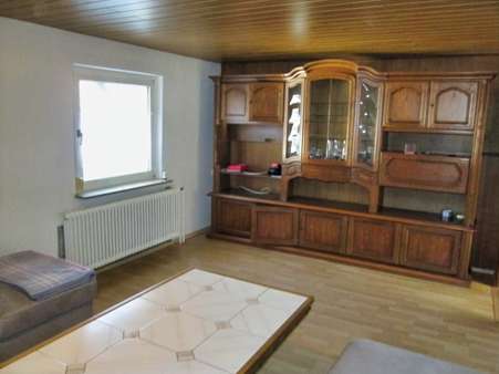 Wohnzimmer im EG - Doppelhaushälfte in 78176 Blumberg mit 53m² kaufen