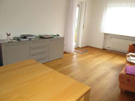 Wohnzimmer - Etagenwohnung in 78166 Donaueschingen mit 78m² kaufen