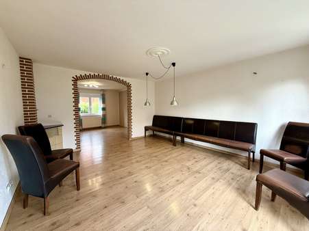 Wohn- und Kaminzimmer EG - Reihenmittelhaus in 78056 Villingen-Schwenningen mit 175m² kaufen