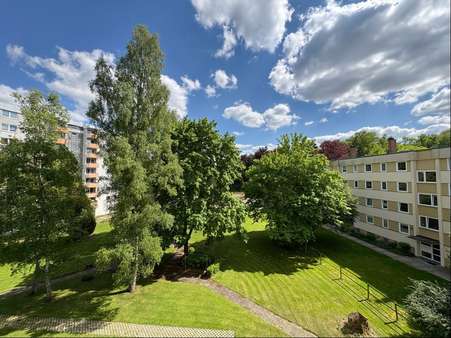 Blick vom Balkon Blick vom Balkon - Etagenwohnung in 78054 Villingen-Schwenningen mit 110m² kaufen