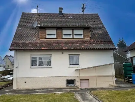 Charmantes Einfamilienhaus mit großem Grundstück und Ausbaupotenzial am Ortsrand