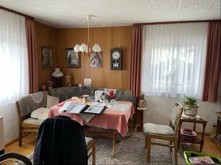Charmantes Einfamilienhaus mit großem Grundstück und Ausbaupotenzial am Ortsrand