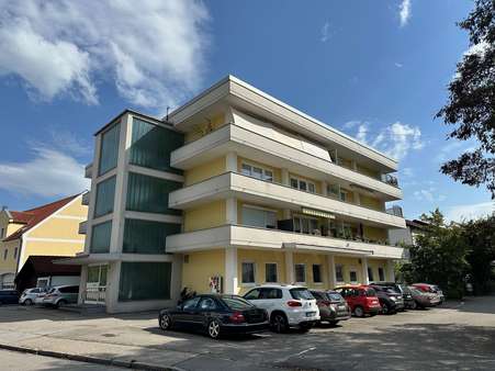 Gebäude Ansicht West - Etagenwohnung in 85368 Moosburg mit 77m² kaufen