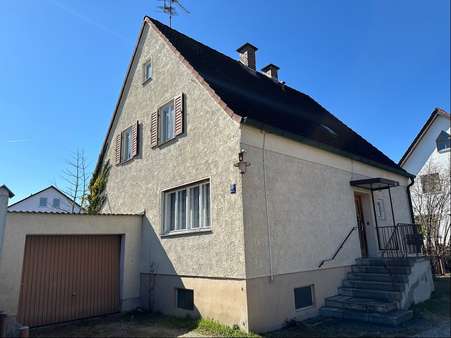 Eingang mit Garage - Einfamilienhaus in 85368 Moosburg mit 104m² kaufen