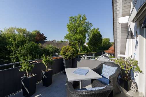 Balkon - Dachgeschosswohnung in 85416 Langenbach mit 99m² kaufen