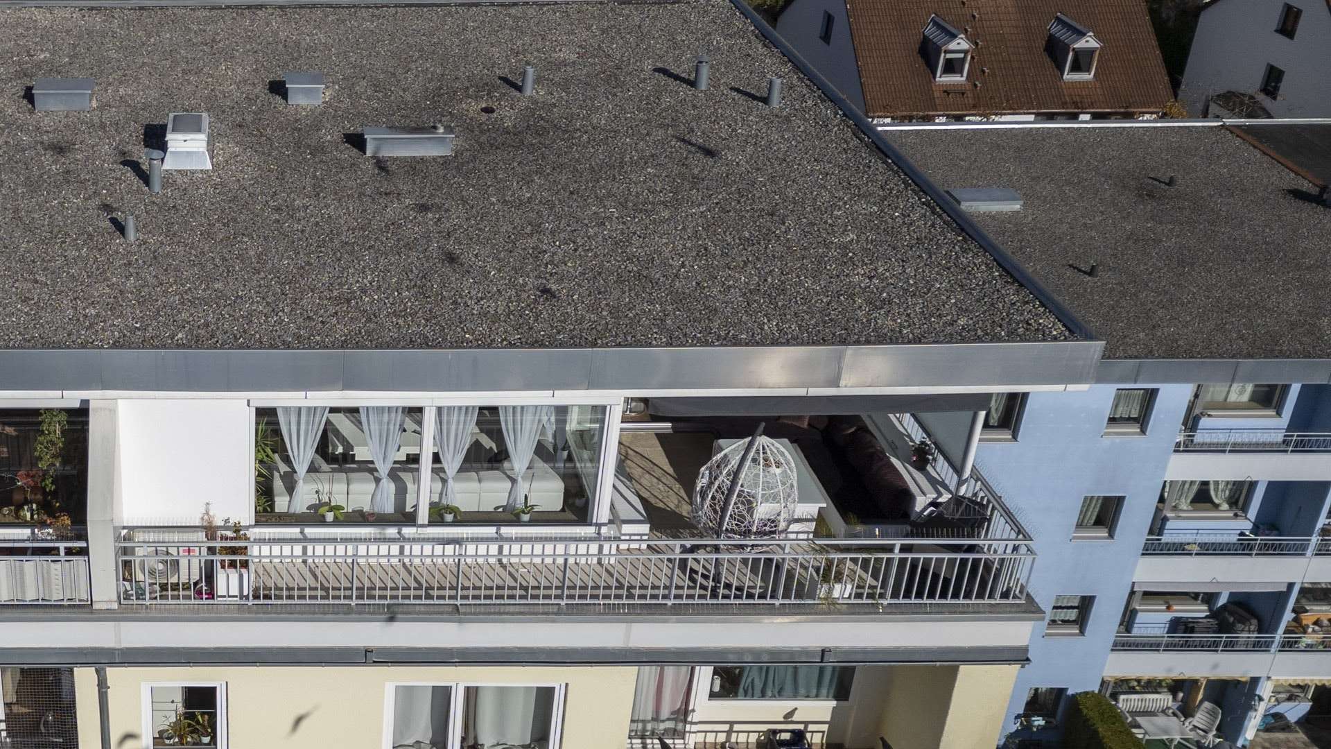 Balkon aus der Vogelperspektive Balkon aus der Vogelperspektive - Dachgeschosswohnung in 85764 Oberschleißheim mit 78m² kaufen