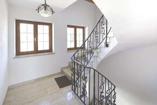 OG Treppenhaus - Etagenwohnung in 85395 Wolfersdorf mit 128m² kaufen