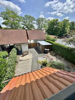 Blick auf Hauszugang, Carport und Garage Blick auf Hauszugang, Carport und Garage - Reiheneckhaus in 85375 Neufahrn mit 135m² kaufen