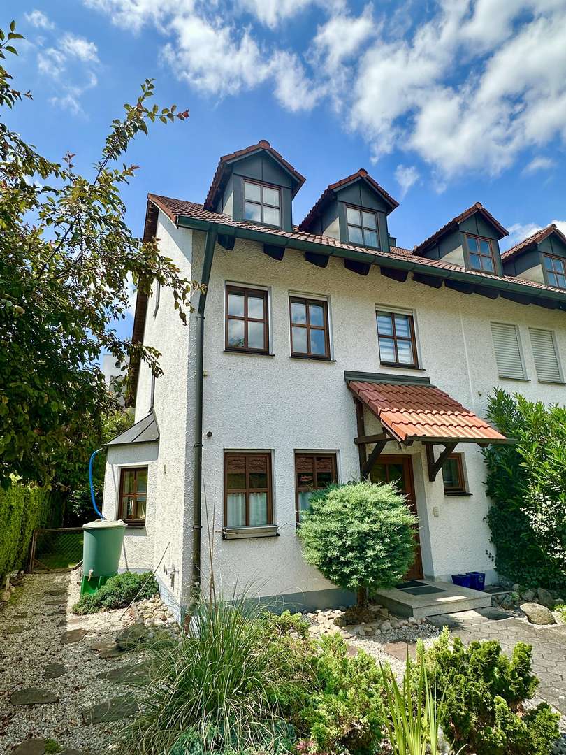 Haus Eingangsseite Haus Eingangsseite - Reiheneckhaus in 85375 Neufahrn mit 135m² kaufen