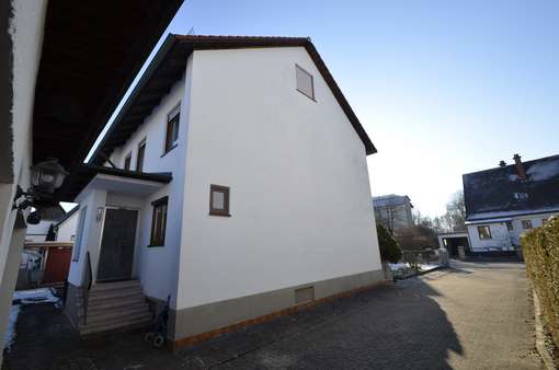Einfahrt - Zweifamilienhaus in 85368 Moosburg mit 218m² kaufen