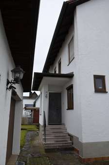 Hauszugangsansicht 1 - Zweifamilienhaus in 85368 Moosburg mit 218m² kaufen