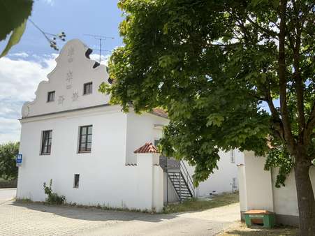 Schlosseingang - Ansicht Nordost - Mehrfamilienhaus in 84187 Weng mit 1040m² kaufen