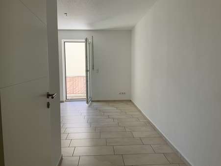 Blick auf den Wohnbereich - Etagenwohnung in 85368 Moosburg mit 71m² kaufen