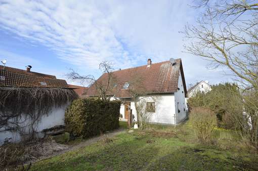 Hausansicht vom Garten - Einfamilienhaus in 93326 Abensberg mit 120m² kaufen