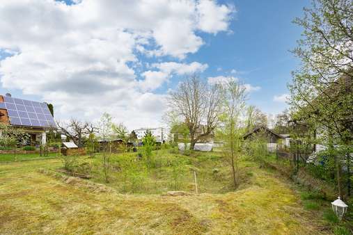 Blick auf dem Grundstück von Westen nach Osten - Grundstück in 85368 Wang mit 1953m² kaufen