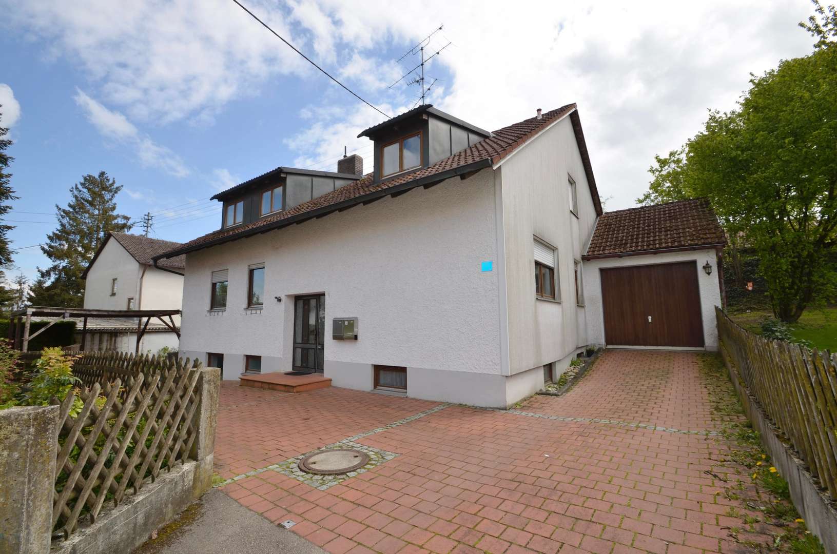 Hausansicht - Zweifamilienhaus in 85376 Giggenhausen mit 210m² kaufen