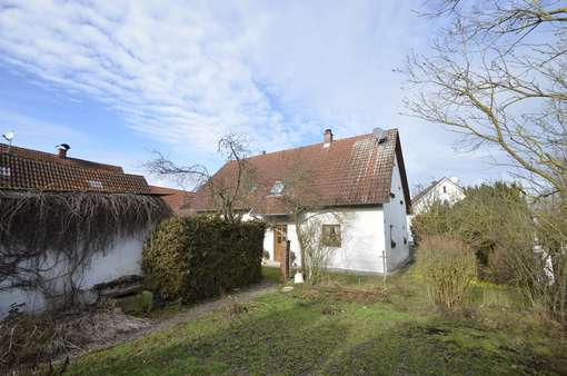 Hausansicht vom Garten - Grundstück in 93326 Abensberg mit 694m² kaufen