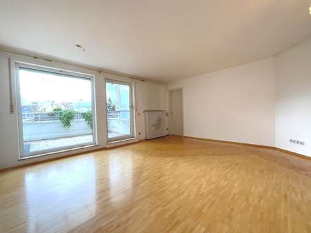 Wohnzimmer - Etagenwohnung in 85221 Dachau mit 93m² kaufen