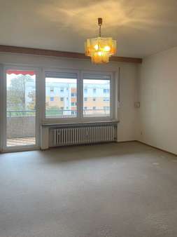 Wohnzimmer - Etagenwohnung in 85221 Dachau mit 81m² kaufen