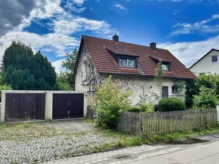 Schönes Grundstück mit super Anbindung!