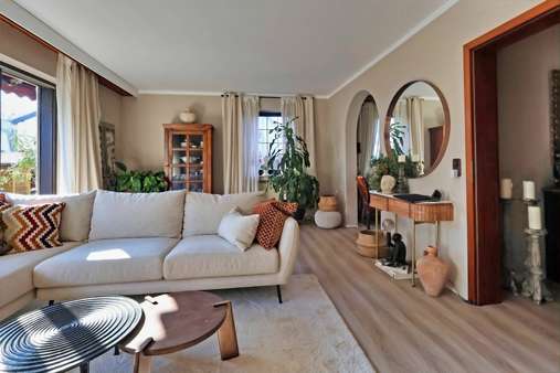 Gemütliches Wohnzimmer - Einfamilienhaus in 85221 Dachau mit 128m² kaufen