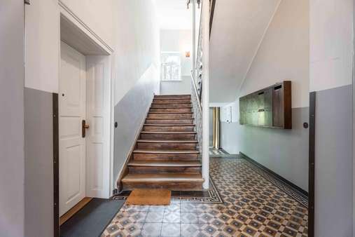 Treppenhaus - Etagenwohnung in 81541 München mit 77m² kaufen