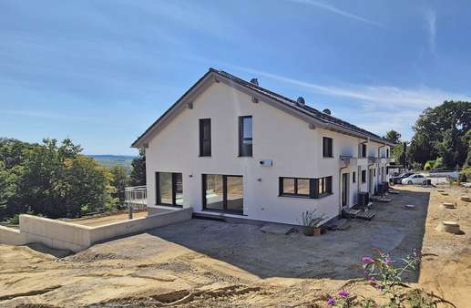 Straßenseite östlich - Reiheneckhaus in 85402 Kranzberg mit 158m² mieten