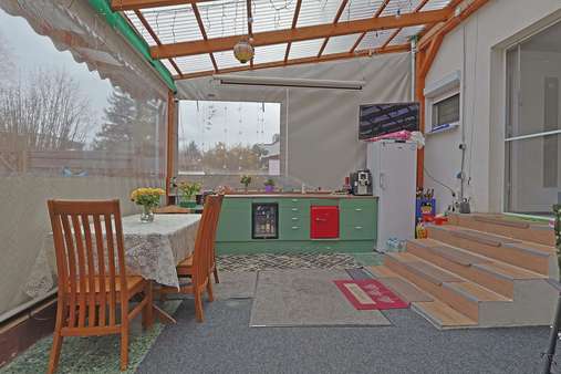 Überdachte Terrasse - Reihenmittelhaus in 85221 Dachau mit 126m² kaufen