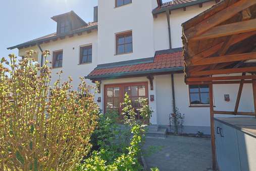 Der Eingangsbereich - Dachgeschosswohnung in 85247 Schwabhausen mit 75m² kaufen